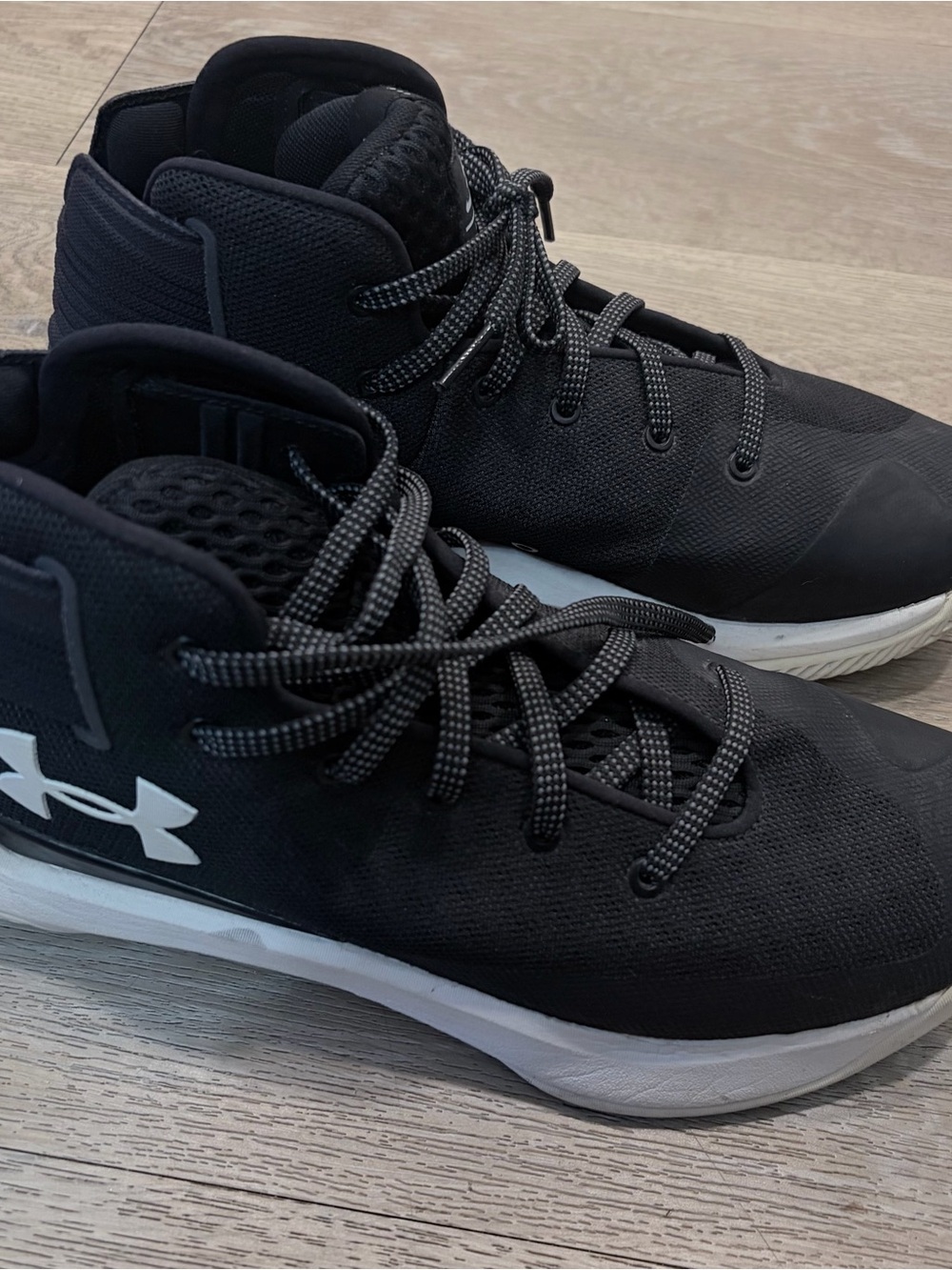 Under Armour Youth Black and White Mid-Top Athletic Basketball Shoes Steph Curry